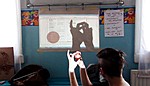V�lill� videotykki� k�ytettiin varjoteatteri-esitykseen, kun TIP-Connection teki k�siohjelmaa nukketeatteriesityksilleen.