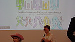 Susanna  valmistautumassa perjantaiaamun esiintymiseen