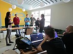 Sitten siirret��n materiaalit koneelle ja p�ivitell��n elokuvaty�kalut hitaalla internet-yhteydell�. 
