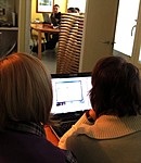 Taustalla lymyilee toinen ty�ryhm�.