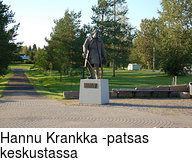 Hannu Krankka -patsas keskustassa