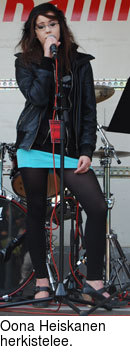 Oona Heiskanen herkistelee.