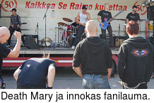 Death Mary ja innokas fanilauma.